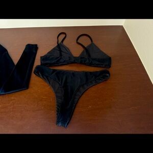ACACIA 🌺 Black Bikini Napali top & Brazil bottoms both M.